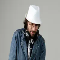 Dengarkan undefined, tonton video musik, baca bio, lihat tanggal tur & lainnya!
