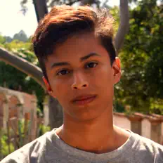 Enrique Alv सुनें, म्यूज़िक वीडियो देखें, बायो पढ़ें, दौरे की तारीखें और बहुत कुछ देखें!