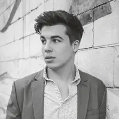 Écoutez Oliver Gomez, regardez des vidéoclips, lisez la biographie, consultez les dates de tournée et plus encore !