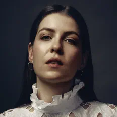 Ascolta Luisa Babarro, guarda video musicali, leggi la biografia, vedi le date del tour & altro!