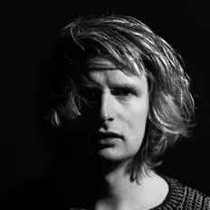 Dengarkan Matt Hibbert, tonton video musik, baca bio, lihat tanggal tur & lainnya!