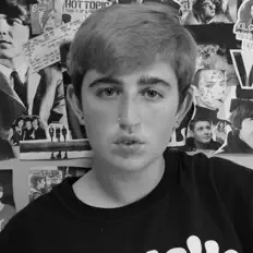 Miles Memoryを聴いたり、ミュージックビデオを鑑賞したり、経歴やツアー日程などを確認したりしましょう！