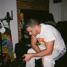 Dilon सुनें, म्यूज़िक वीडियो देखें, बायो पढ़ें, दौरे की तारीखें और बहुत कुछ देखें!