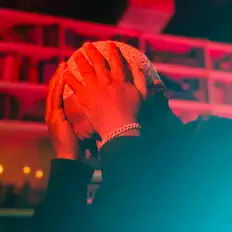 Dengarkan Jackson, tonton video musik, baca bio, lihat tanggal tur & lainnya!