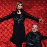 Ascolta undefined, guarda video musicali, leggi la biografia, vedi le date del tour & altro!