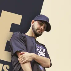 Poslechněte si interpreta Dee the Conscious One, sledujte hudební videa, přečtěte si životopis, podívejte se na data turné a další informace.