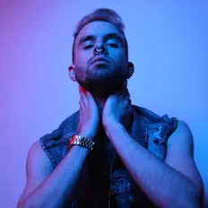 Poslechněte si interpreta Alex Simpson, sledujte hudební videa, přečtěte si životopis, podívejte se na data turné a další informace.