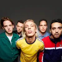 收听 undefined、观看音乐视频、阅读小传、查看巡演日期等 ！