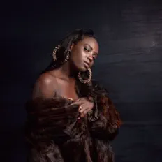 Ακούστε περιεχόμενο από Queen Wre, παρακολουθήστε μουσικά βίντεο, διαβάστε το βιογραφικό, δείτε ημερομηνίες περιοδείας, και πολλά ακόμη!