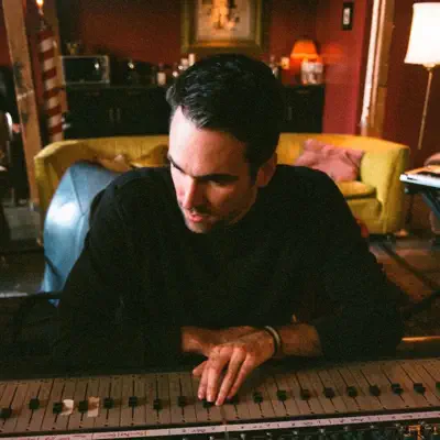 Listen to Nick Ainsworth, watch music videos, read bio, see tour dates & more!