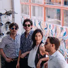 收听 Lola's Riot、观看音乐视频、阅读小传、查看巡演日期等 ！