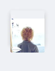 聆聽 October Child、觀看音樂影片、閱讀小傳、查看巡演日期等！