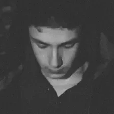 聆聽 Elyts Sounds、觀看音樂影片、閱讀小傳、查看巡演日期等！