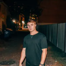 收听 Tinney、观看音乐视频、阅读小传、查看巡演日期等 ！