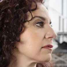 Elisa Peimerを聴いたり、ミュージックビデオを鑑賞したり、経歴やツアー日程などを確認したりしましょう！