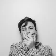 Poslechněte si interpreta Pedro Thomé, sledujte hudební videa, přečtěte si životopis, podívejte se na data turné a další informace.