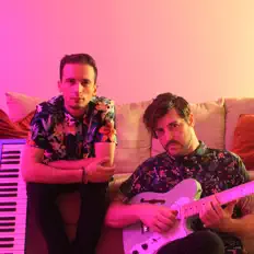 Ascolta Vacay Club, guarda video musicali, leggi la biografia, vedi le date del tour & altro!