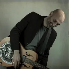 Ouve Özgür Yılmaz, vê vídeos de música, lê a biografia, vê as datas da digressão e muito mais!