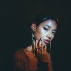 Dengarkan Selene, tonton video musik, baca bio, lihat tanggal tur & lainnya!
