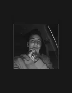 LeLor सुनें, म्यूज़िक वीडियो देखें, बायो पढ़ें, दौरे की तारीखें और बहुत कुछ देखें!