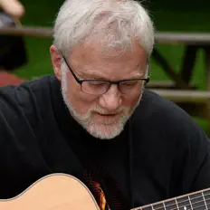 Ouça Howard Simon, assista a videoclipes, leia a biografia, veja as datas das turnês e mais!