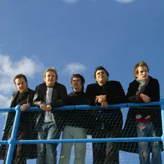 Ascolta Suzy's Field, guarda video musicali, leggi la biografia, vedi le date del tour & altro!