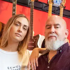 Sagehausを聴いたり、ミュージックビデオを鑑賞したり、経歴やツアー日程などを確認したりしましょう！