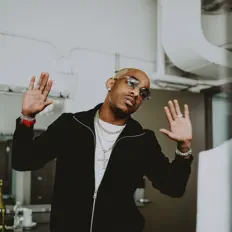 Ascolta Darnell Roy, guarda video musicali, leggi la biografia, vedi le date del tour & altro!