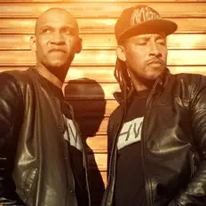 收听 Leader Vocal、观看音乐视频、阅读小传、查看巡演日期等 ！