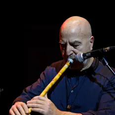 Listen to Milagro Acustico, watch music videos, read bio, see tour dates & more!