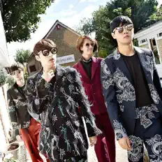 Escucha a AboutU, mira vídeos musicales, lee la biografía, consulta fechas de giras y mucho más.