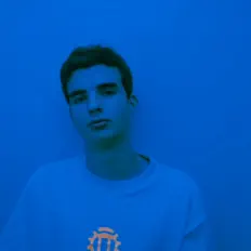 Poslechněte si interpreta Raider, sledujte hudební videa, přečtěte si životopis, podívejte se na data turné a další informace.