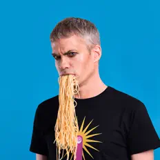 Electroboy.chを聴いたり、ミュージックビデオを鑑賞したり、経歴やツアー日程などを確認したりしましょう！