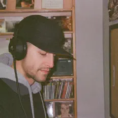 Poslechněte si interpreta Zachary Simon, sledujte hudební videa, přečtěte si životopis, podívejte se na data turné a další informace.