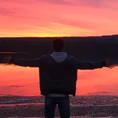 Luister naar KOLSHA, bekijk muziekvideo's, lees de bio, bekijk de tourdata, en meer!