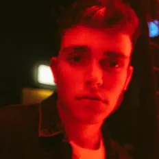 Ouça Charlie Jones, assista a videoclipes, leia a biografia, veja as datas das turnês e mais!