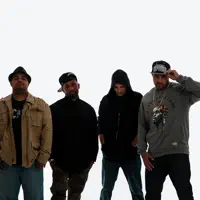 Hör dir undefined an, schau dir Musikvideos an, lies die Biografie, finde Tourdaten und mehr!