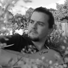 Ascolta Momo, guarda video musicali, leggi la biografia, vedi le date del tour & altro!