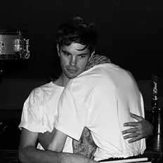 Escucha a Jaune, mira videos musicales, lee su biografía, consulta las fechas de las gira y más.