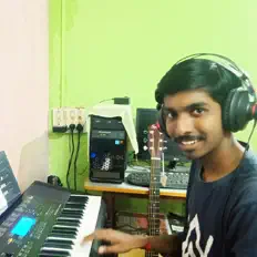 Dusk Light을(를) 듣고, 뮤직 비디오를 보고, 약력을 읽고, 투어 일정 등을 확인하세요!