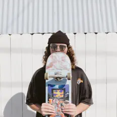 Dakota Chanceを聴いたり、ミュージックビデオを鑑賞したり、経歴やツアー日程などを確認したりしましょう！