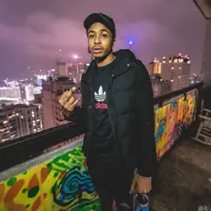 Dengarkan Louie, tonton video musik, baca bio, lihat tanggal tur & lainnya!