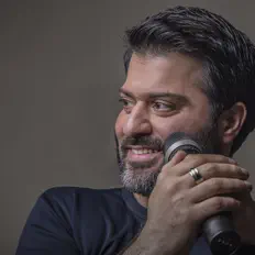 Hör dir Amirhossein Noshali an, schau dir Musikvideos an, lies die Biografie, finde Tourdaten und mehr!