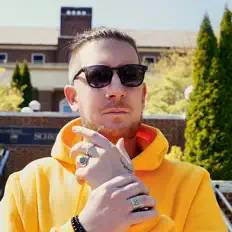 Escucha a Ave. Amen, mira vídeos musicales, lee la biografía, consulta fechas de giras y mucho más.