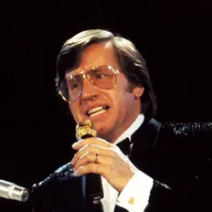 收听 Lee Towers、观看音乐视频、阅读小传、查看巡演日期等 ！