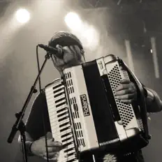 收听 The Orphics、观看音乐视频、阅读小传、查看巡演日期等 ！