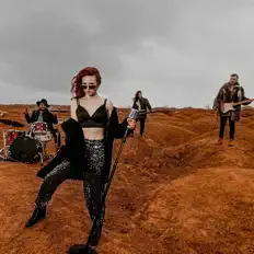 Écoutez Ashes Collide, regardez des vidéoclips, lisez la biographie, consultez les dates de tournée et plus encore !