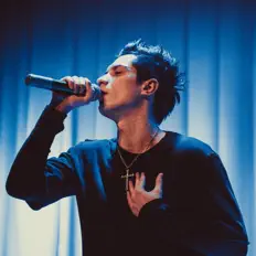 ЛЕОН을(를) 듣고, 뮤직 비디오를 보고, 약력을 읽고, 투어 일정 등을 확인하세요!