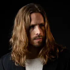 聆聽 Matt McCloskey、觀看音樂影片、閱讀小傳、查看巡演日期等！
