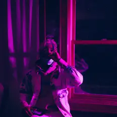 Hör dir Eli Wesse an, schau dir Musikvideos an, lies die Biografie, finde Tourdaten und mehr!